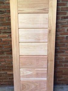PORTA DE MADEIRA MACIÇA  HORIZONTAL DE 90 CM LARG   