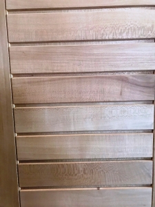 PORTA DE MADEIRA MACIÇA  HORIZONTAL DE 70 CM LARG  (almofada estreita) 